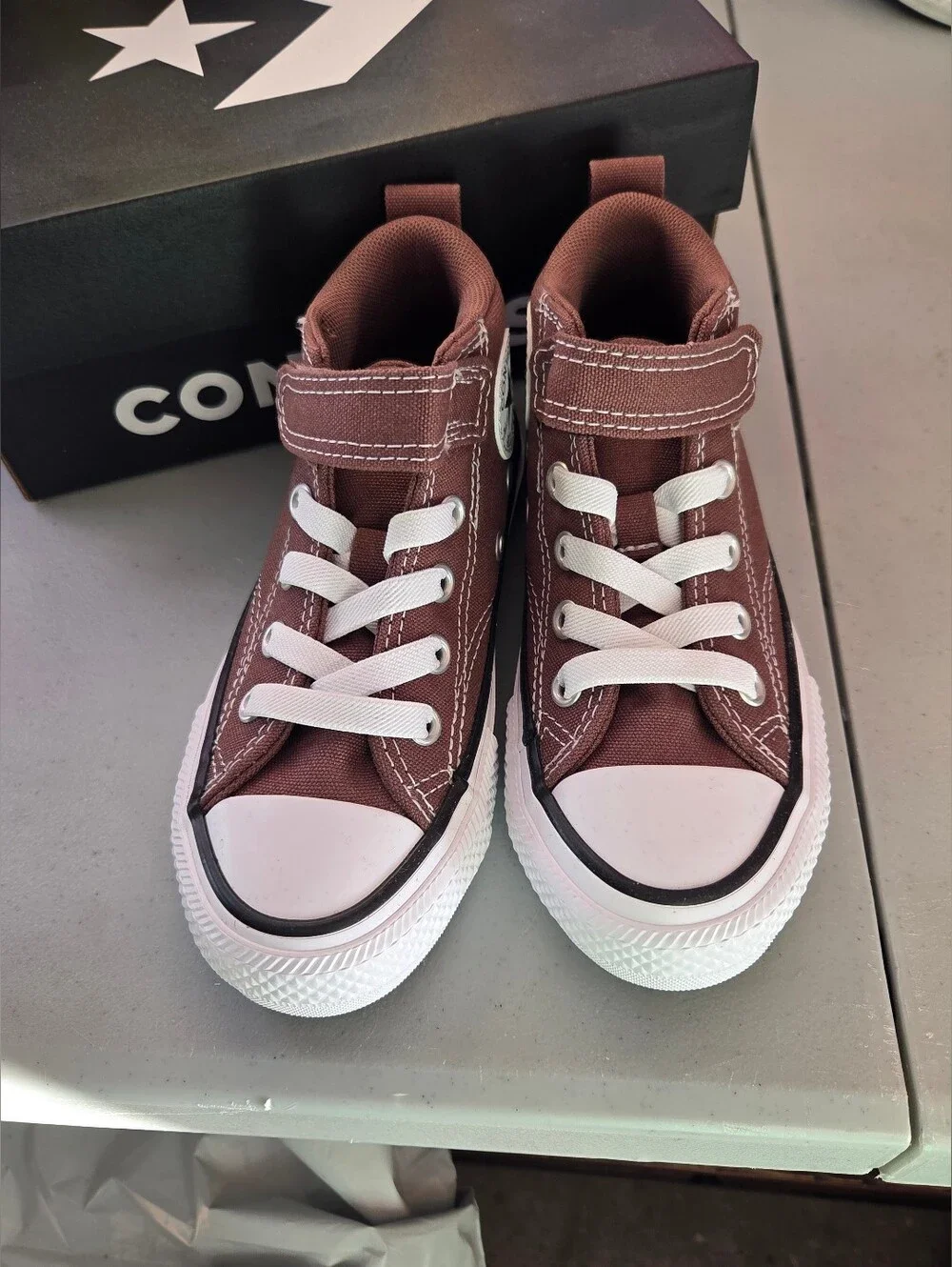 Converse eyelets metal